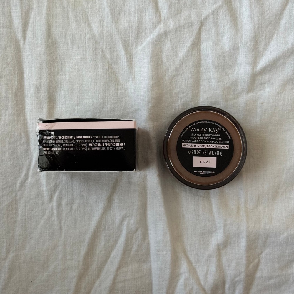 Mary Kay Silky Setting Powder Women's 0.28 oz Medium Bronze Matte Glowy 2020s